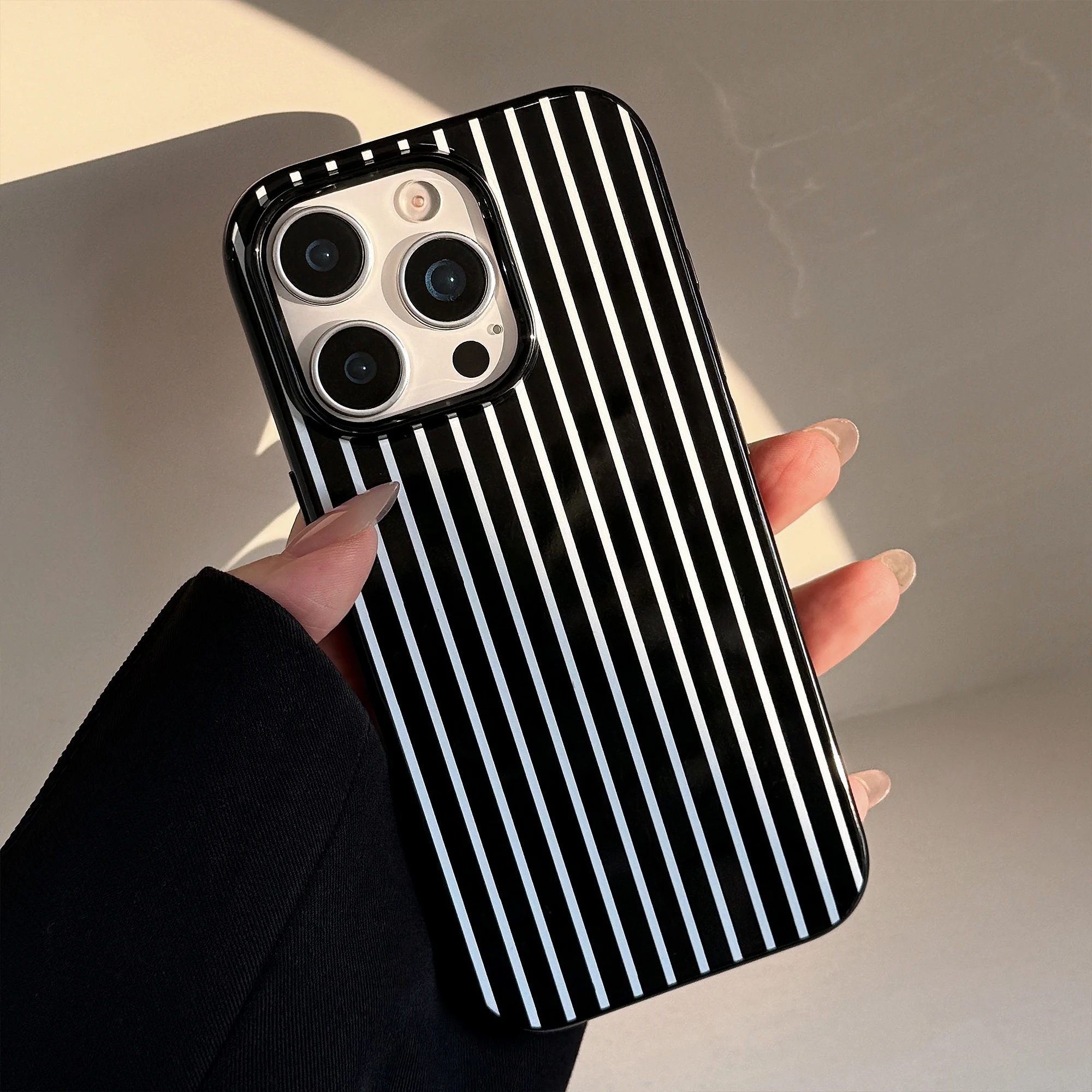 Retro Black White Lines With Z - Phone Cases Y2K recensione e prezzo