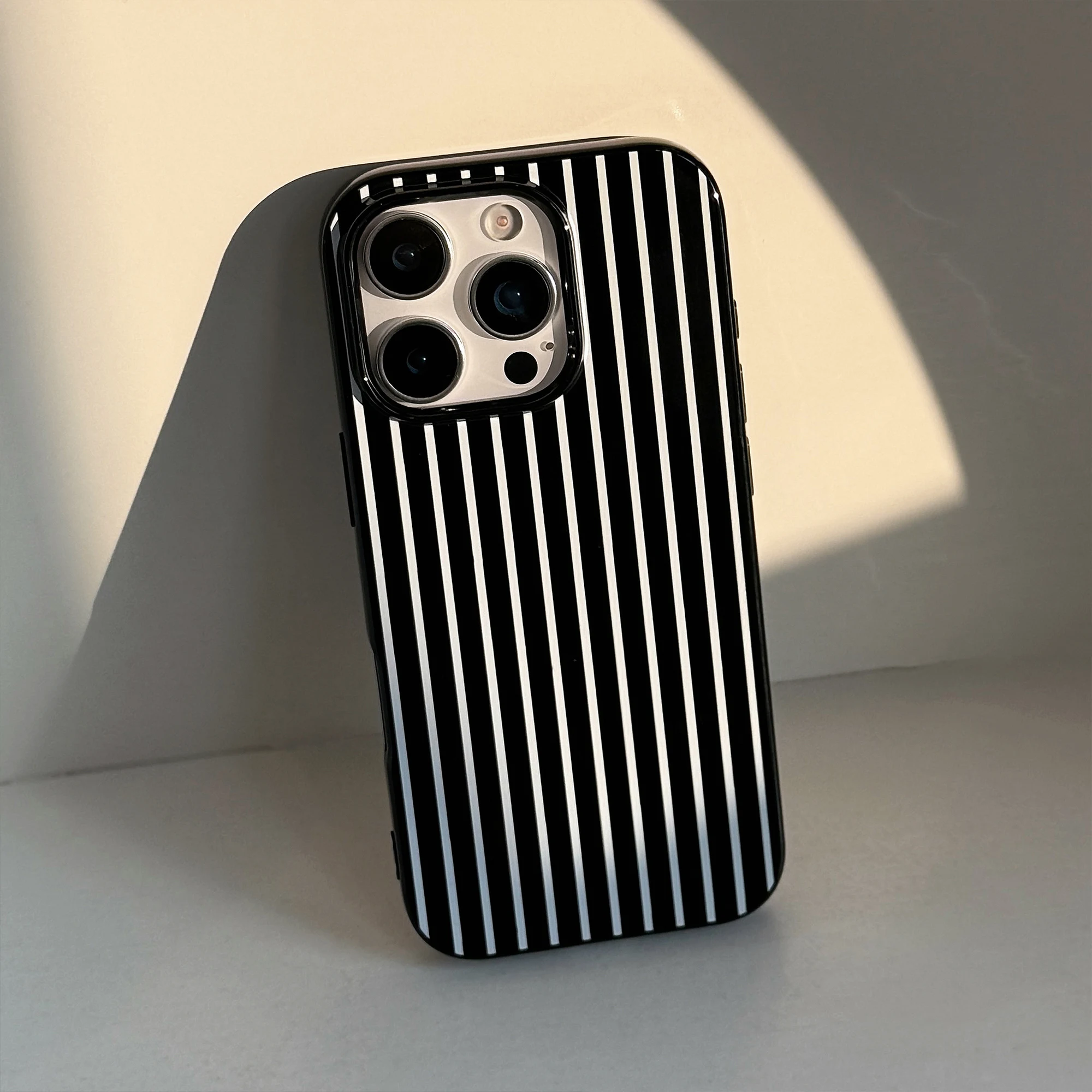 Retro Black White Lines With Z - Phone Cases Y2K recensione e prezzo
