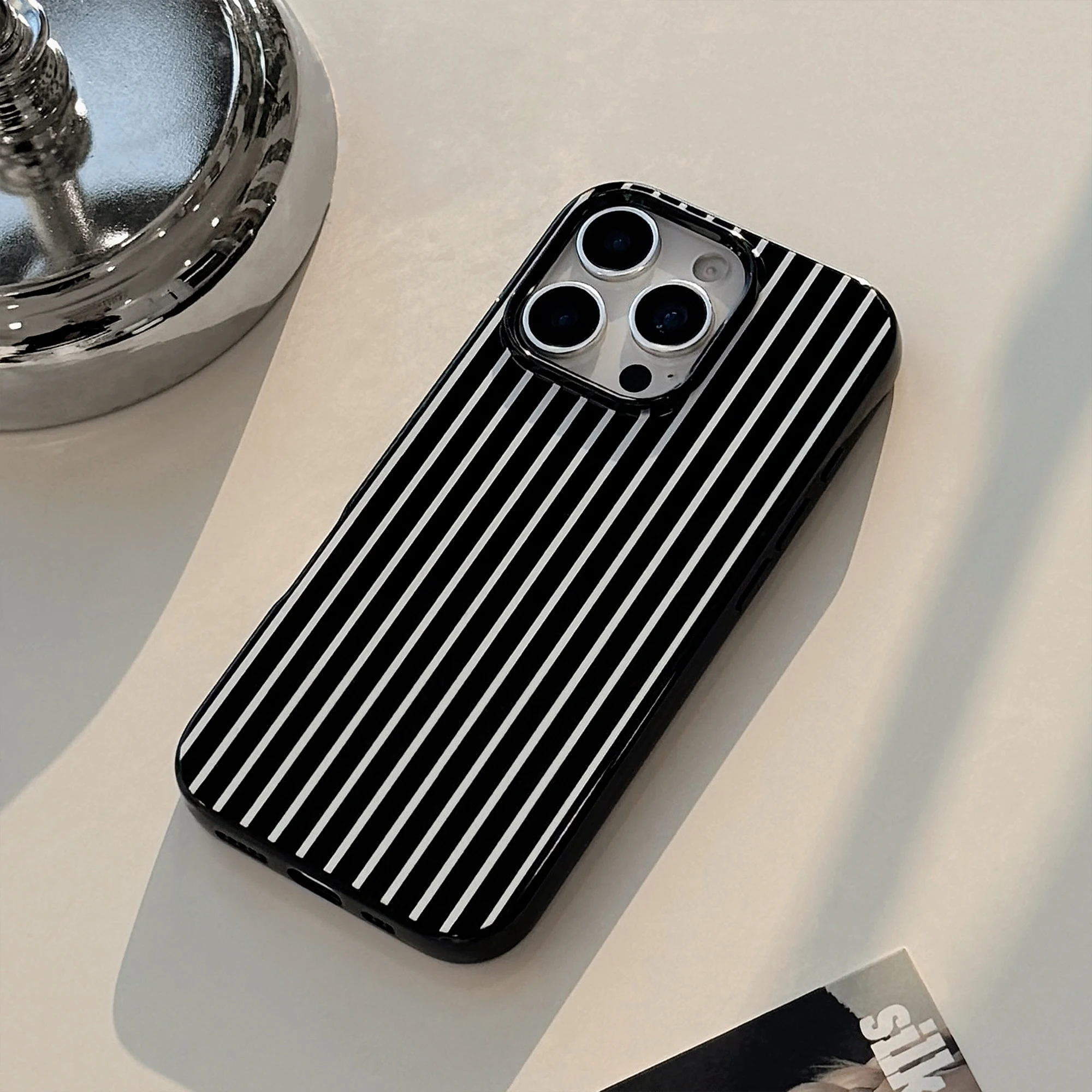 Retro Black White Lines With Z - Phone Cases Y2K recensione e prezzo