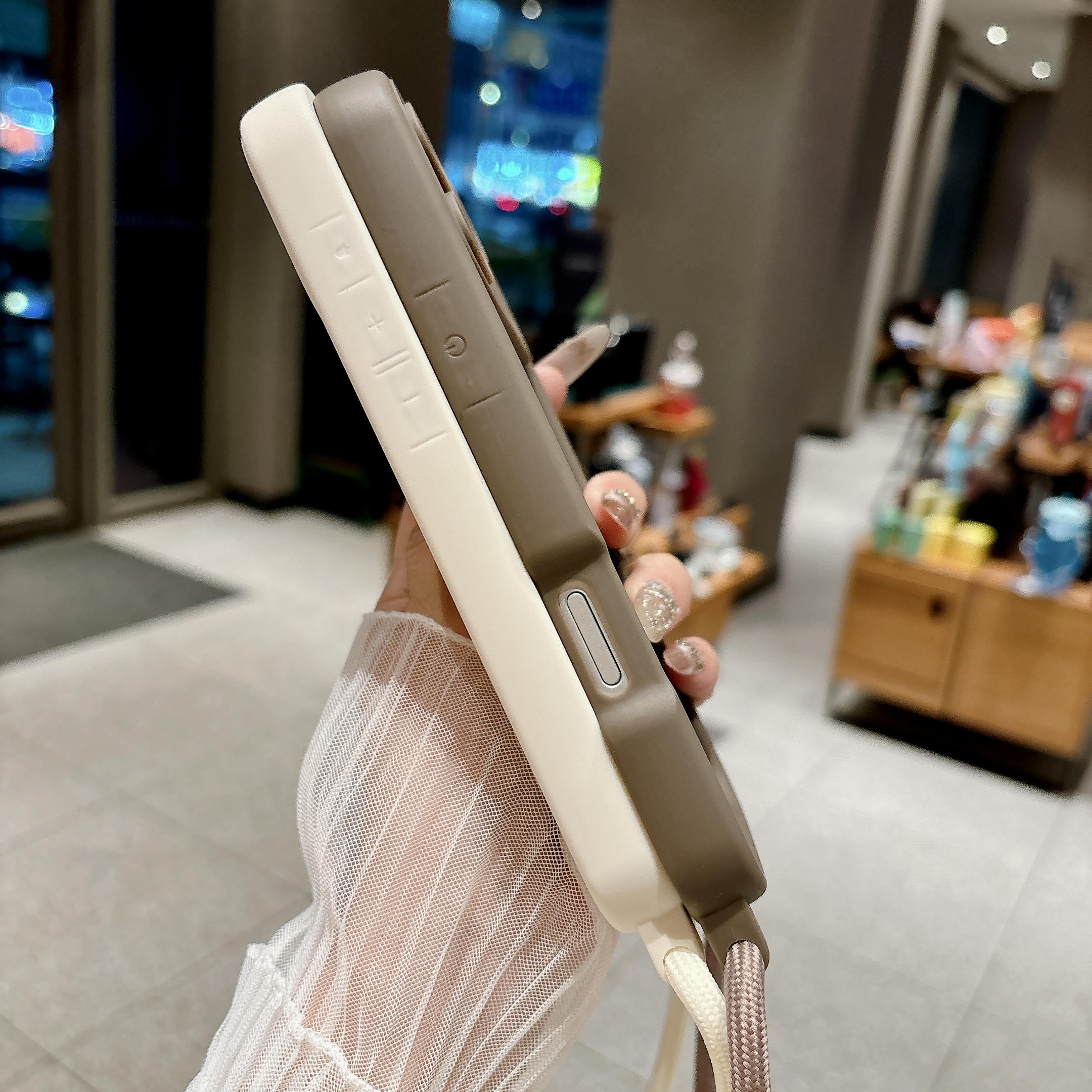 Phone Case For iPhone 17 16 15 - Phone Cases With Loop recensione e prezzo